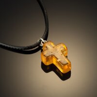 AmberProfi Kleiner Kreuzanhänger aus Honigbernstein an einem Schnurband